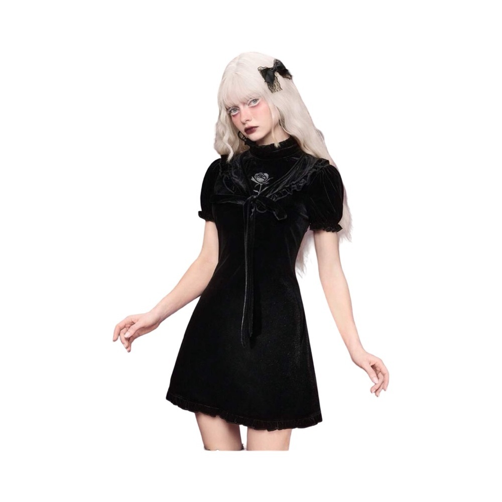 Black Lolita baby doll, cute, ruffles, rose black Gothic dress with lace details